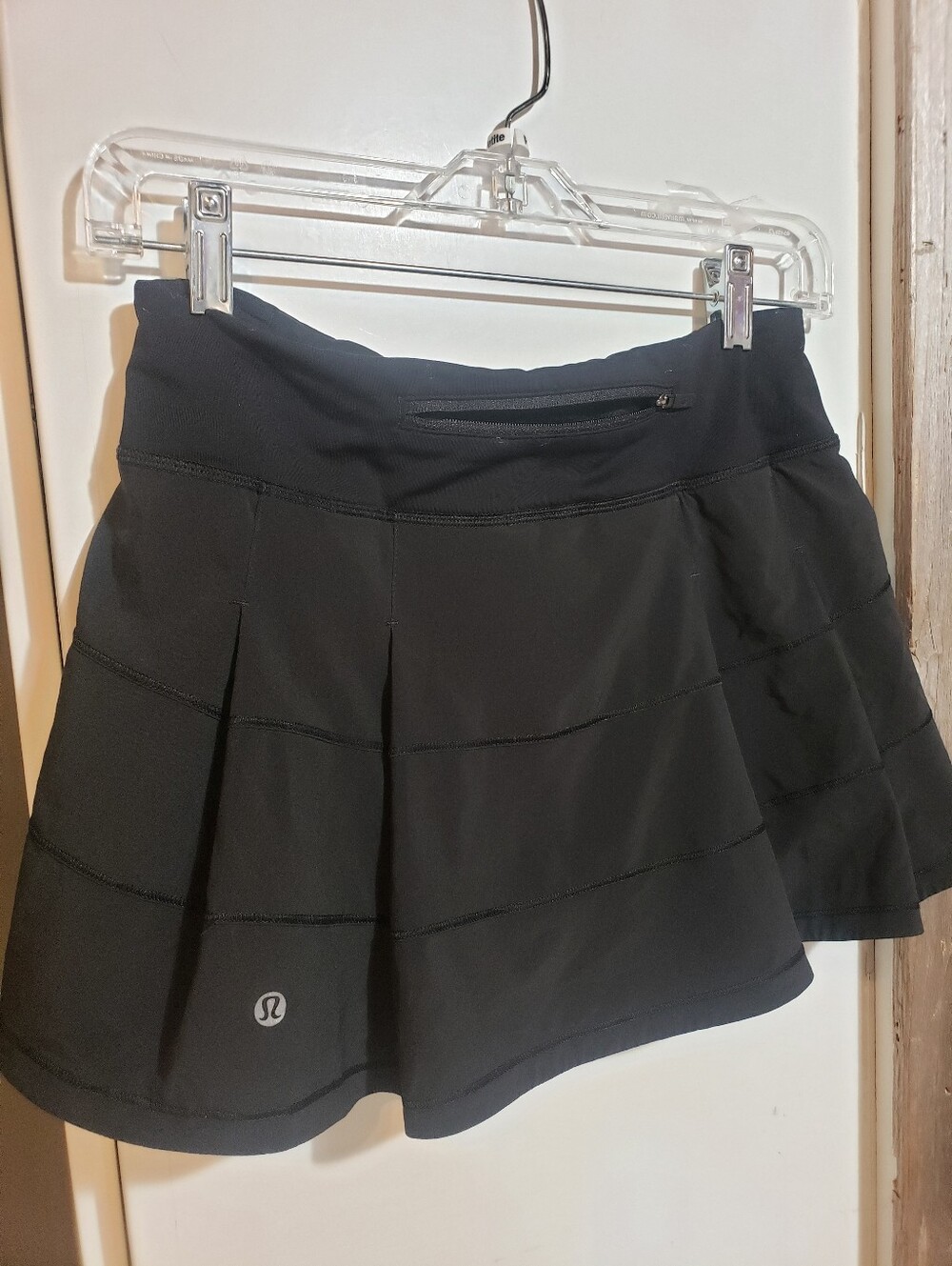 Lululemon Black Tennis Skort Skirt Size Women 4 Logo On Bottom And Zip Pocket